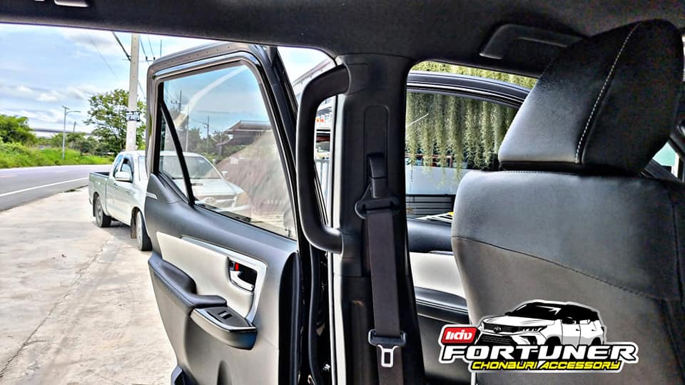 มือจับเสา B สีดำ โตโยต้า ฟอร์จูนเนอร์