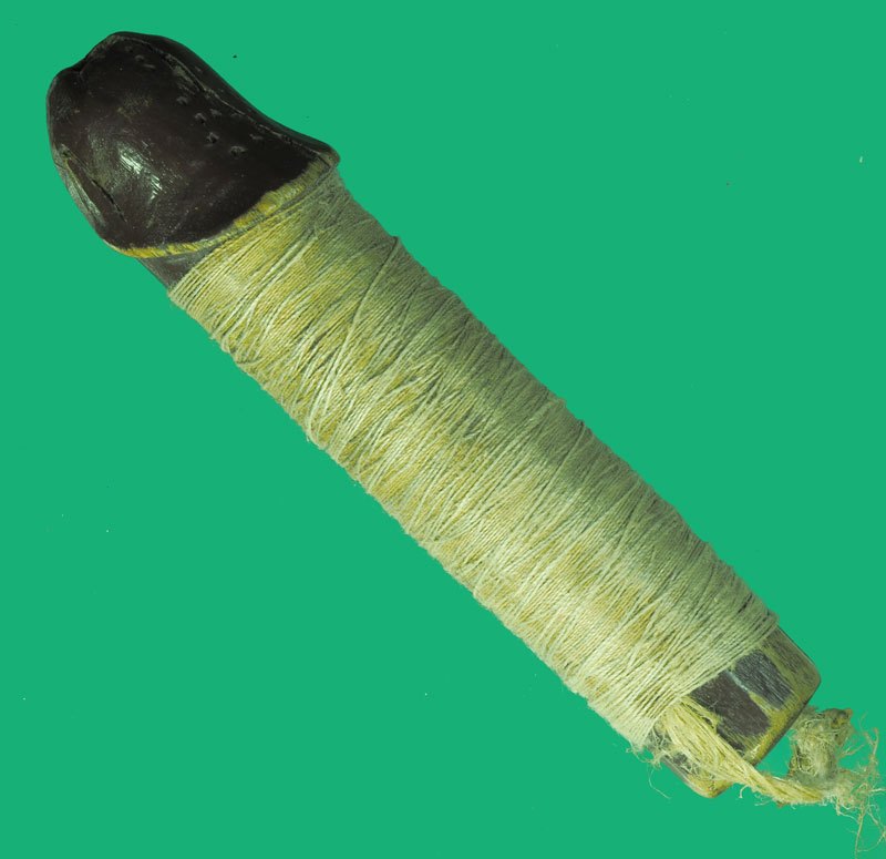 A5583 ปลัดขลิกไม้แกะจุมรัก พันด้วยด้าย เก่าพอมีอายุ ไม่ทราบที่และปีสร้าง 12