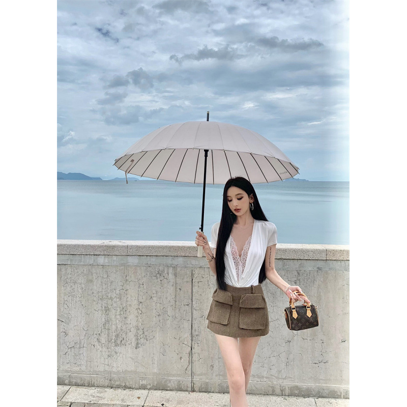 ส่งด่วนในไทย เสื้้อบอดี้สูท แต่งขอบลูกไม้ แหวกหน้าอก พร้อมส่ง CN7561