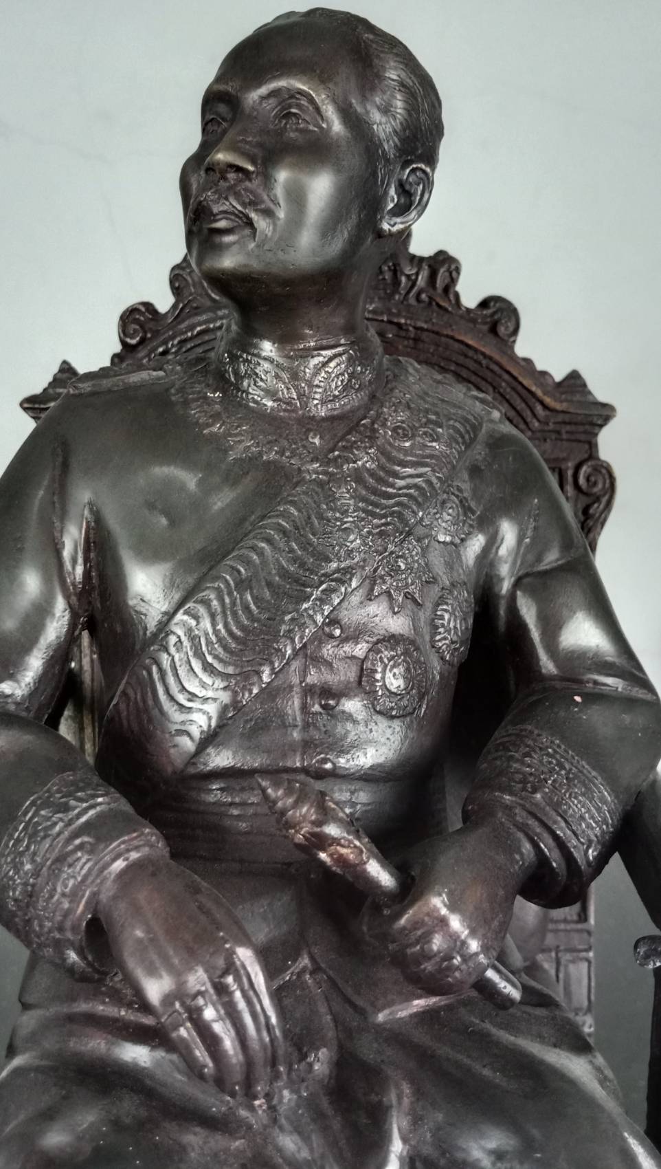 348.พระบรมรูปหล่อในหลวงรัชกาลที่5 พระบาทสมเด็จพระปรมินทรมหาจุฬาลงกรณ์ พระจุลจอมเกล้าเจ้าอยู่หัว ทรงประทับนั่งบัลลังก์