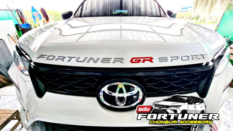 ตัวอักษรฝากระโปรงหน้า GRsport โตโยต้า ฟอร์จูนเนอร์