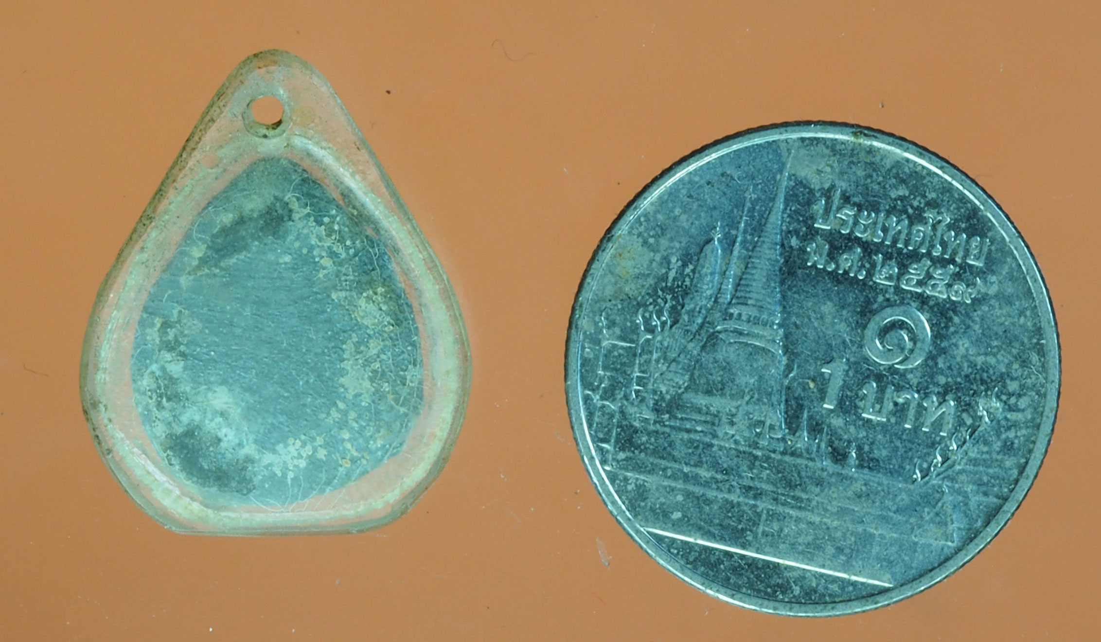 A149 พระพุทธ เนื้อชินตะกั่ว เลี่ยมพลาสติกเก่า ไม่ทราบที่ 3