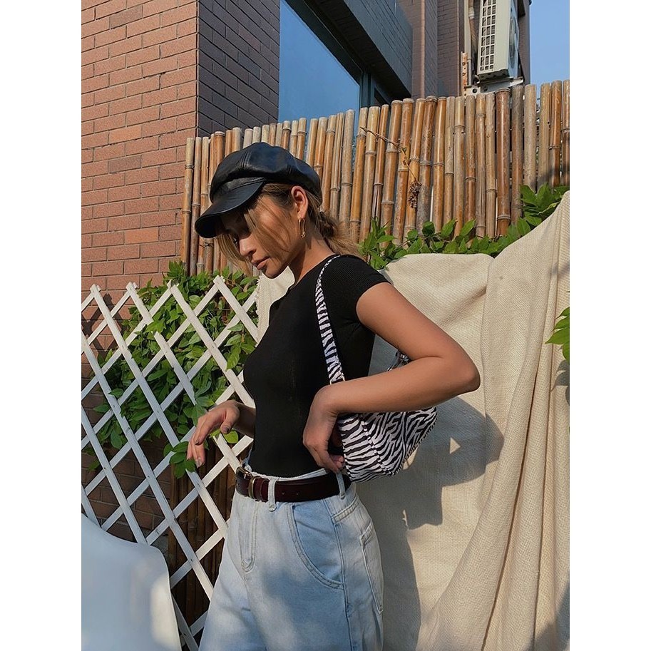 เสื้อครอป CROP เอวลอย แขนสั้น ผ้าร่องเล็ก CN1178