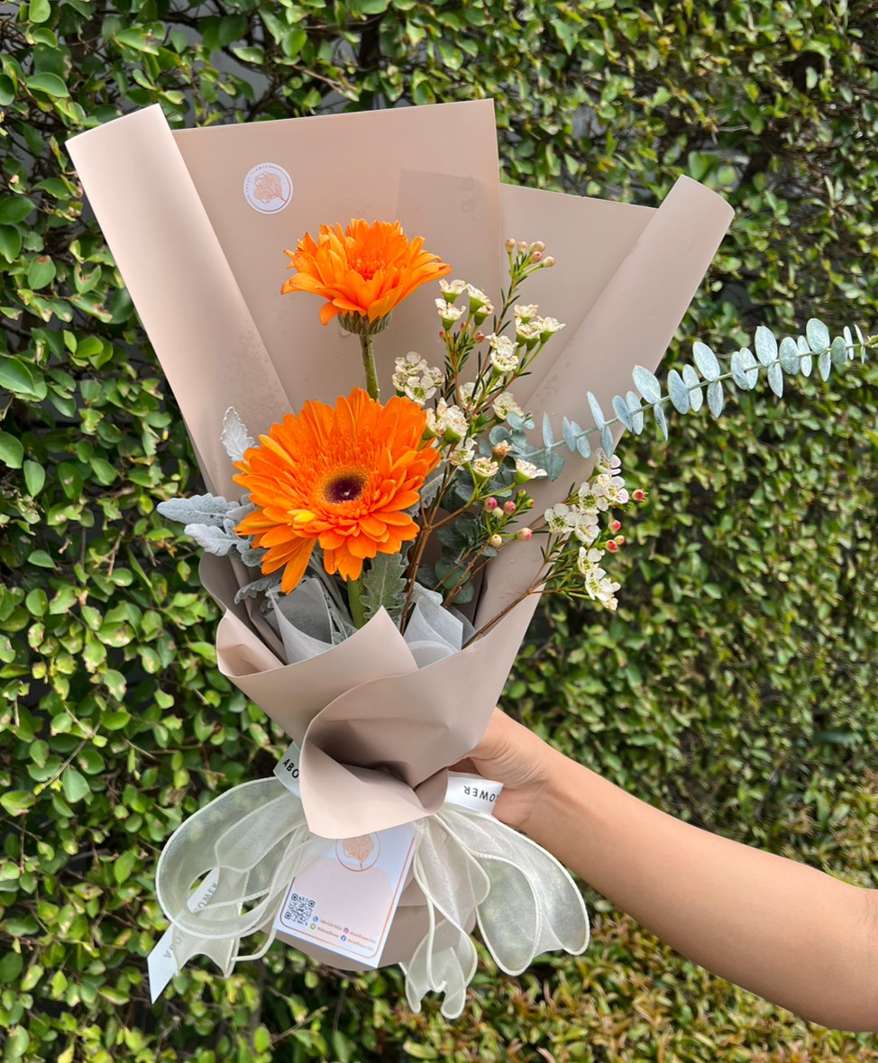 Mini Bouquet ช่อดอก Gerbera สีส้ม จำนวน 2 ดอก พร้อมตกแต่ง สามารถเปลี่ยนสีได้