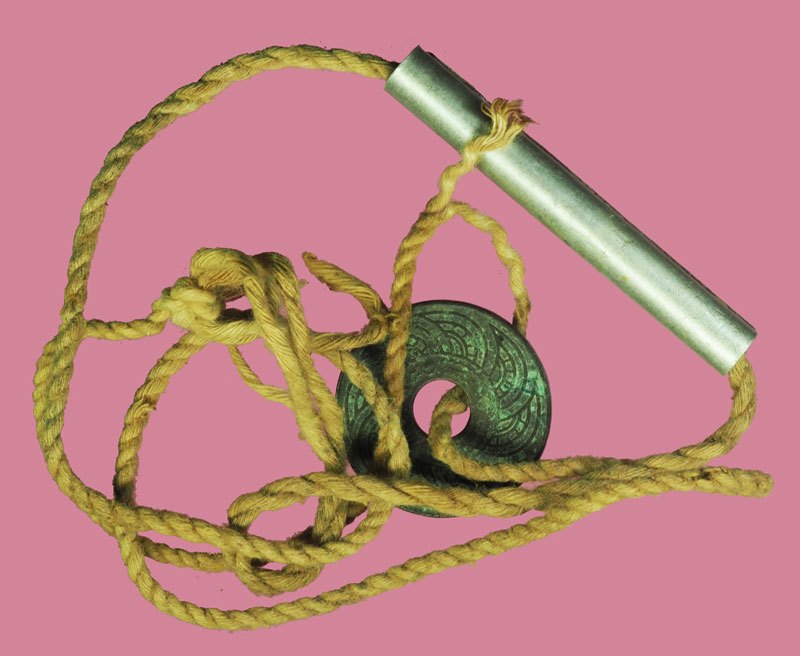 A5779 ตะกรุดอลูมิเนียม พร้อมสตางค์แดง พอมีอายุ ไม่ทราบที่และปีสร้าง 12