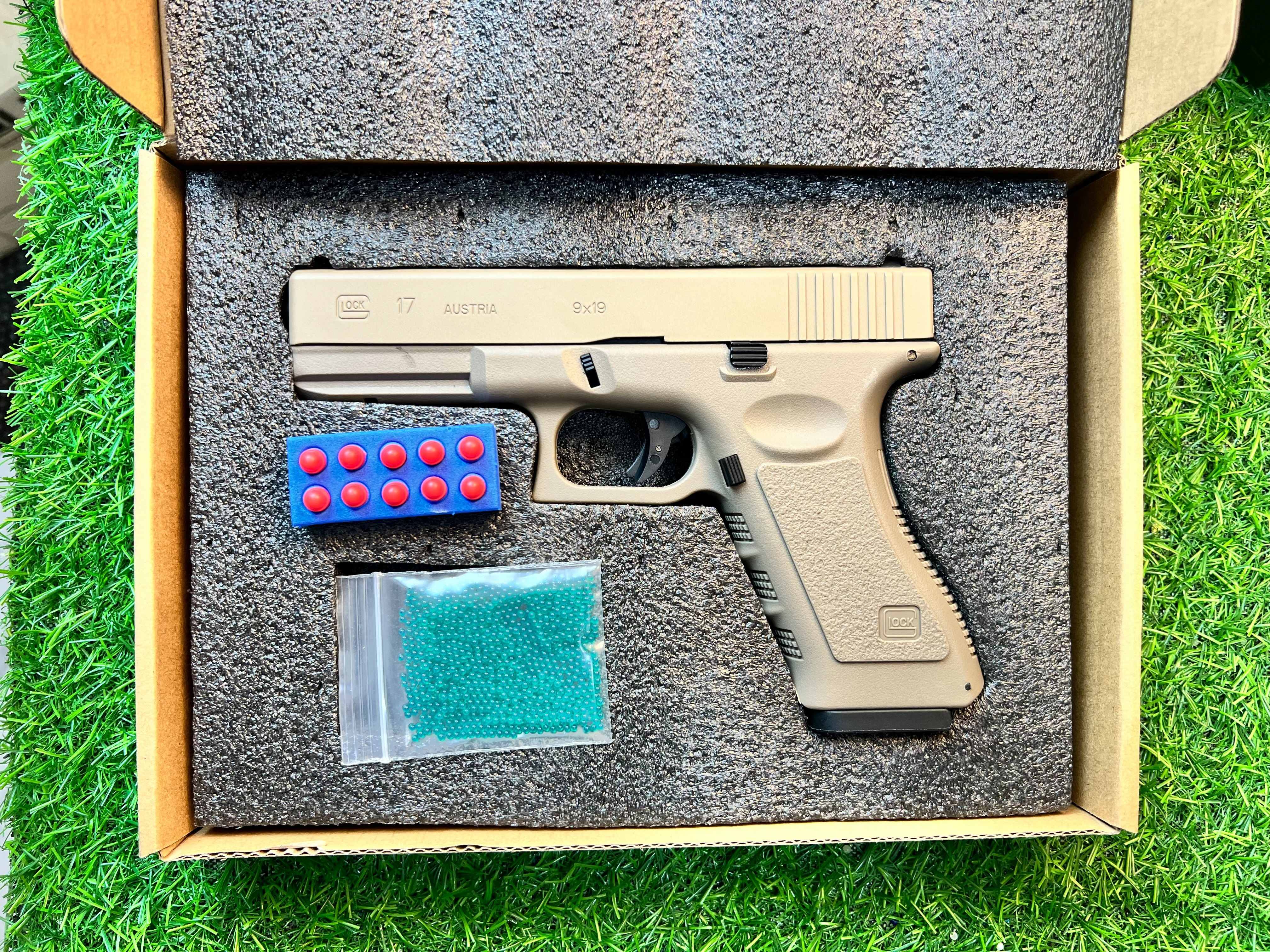(50S)Glock 17 สีทราย(แม็กกาซีนกับสไลด์เป็นโลหะ) ปืนเจล ชักยิงทีละนัด.