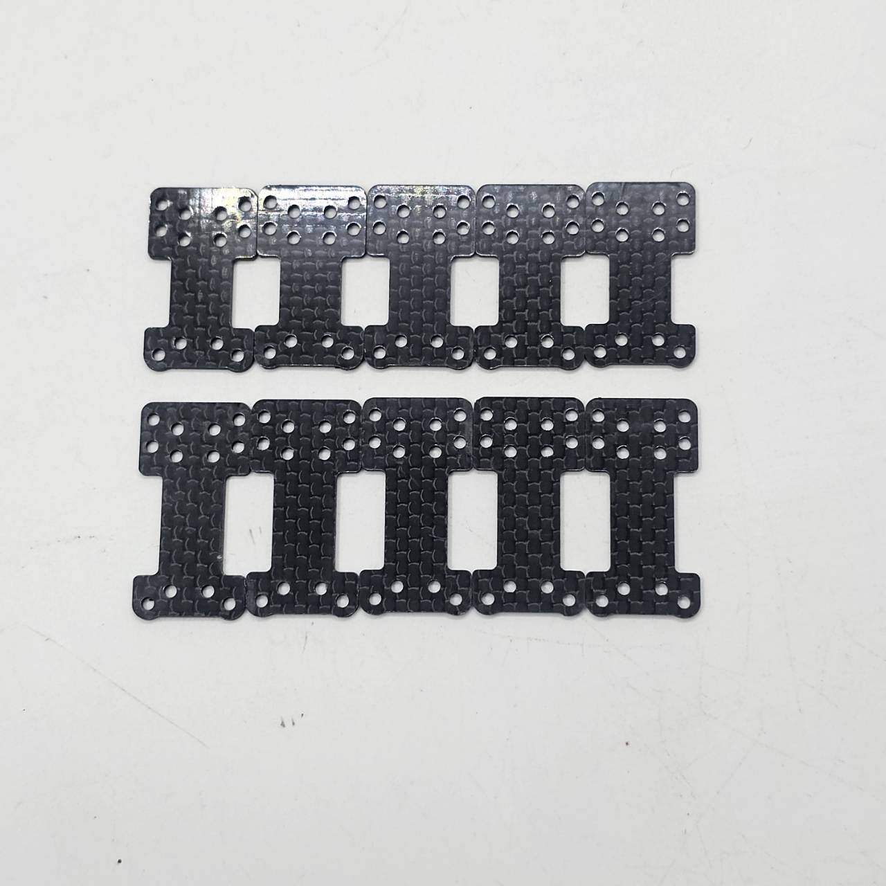 ตัวไอคาร์บอน ยึดห้องเครื่อง สั้น 22mm และ ยาว 26mm หนา 1.5mm สำหรับแปลงใส่บอดี้ 1:24