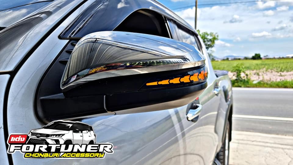 ไฟเลี้ยววิ่งกระจกมองข้าง LED โตโยต้า ฟอร์จูนเนอร์