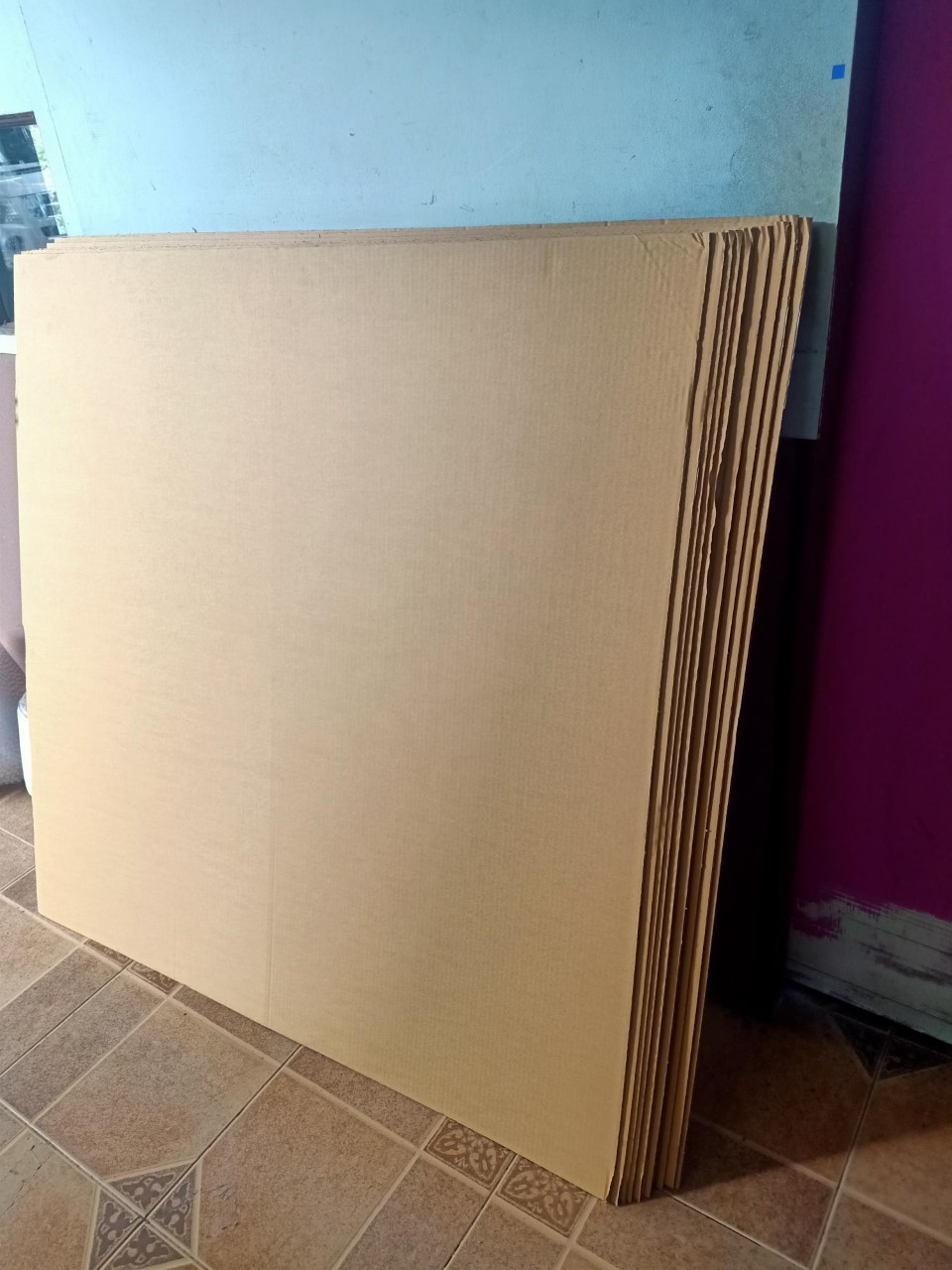 กระดาษลูกฟูก 3 ชั้น,กระดาษทำกล่อง ขนาด 120x120 cm กระดาษ i125/m ราคา 50 บาท/แผ่น บรรจุ 10 แผ่น/แพ็ค