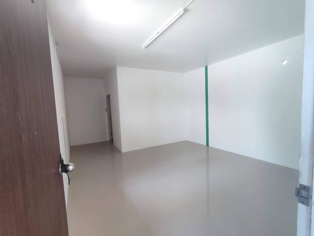 โกดังขนาด 500 ตารางเมตร + ออฟฟิศ80ตารางเมตร พร้อมที่พักคนงาน6ห้อง