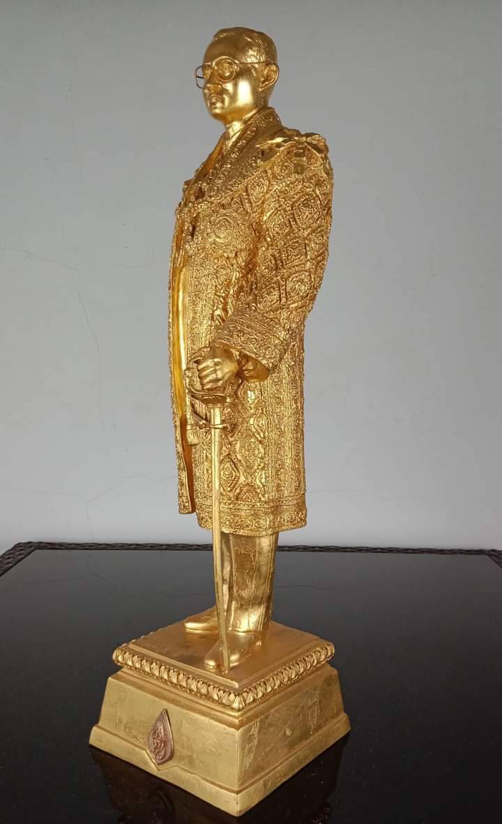 482.พระบรมรูปหล่อในหลวงรัชกาลที่9 พระบาทสมเด็จพระปรมินทรมหาภูมิพลอดุลยเดช(ทอง)