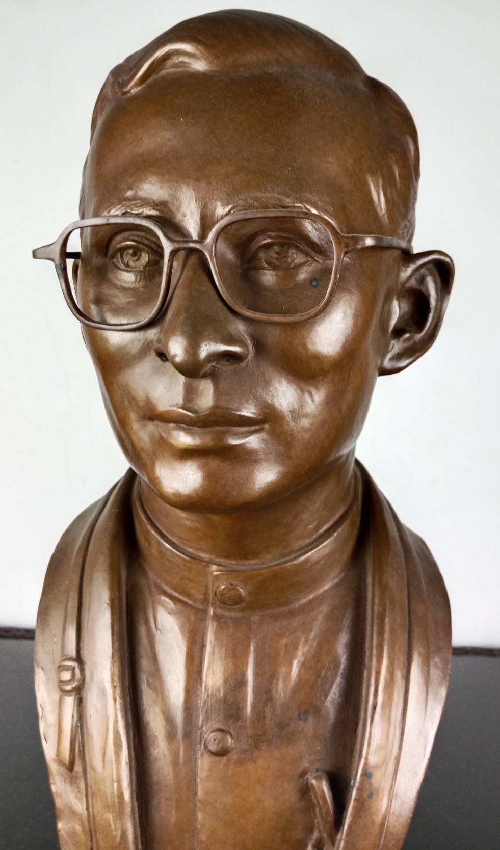 43.พระบรมรูปหล่อครึ่งพระองค์ในหลวงรัชกาลที่9 พระบาทสมเด็จพระปรมินทรมหาภูมิพลอดุลยเดช