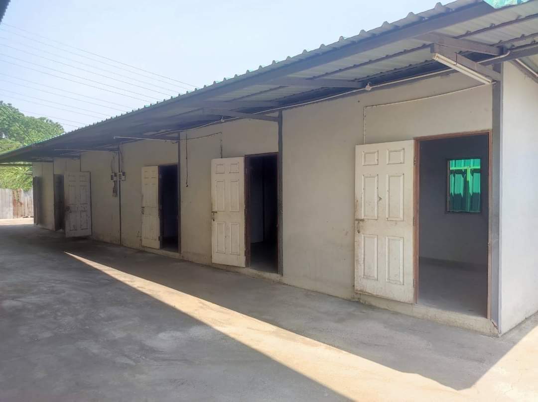 โกดังขนาด 500 ตารางเมตร + ออฟฟิศ80ตารางเมตร พร้อมที่พักคนงาน6ห้อง