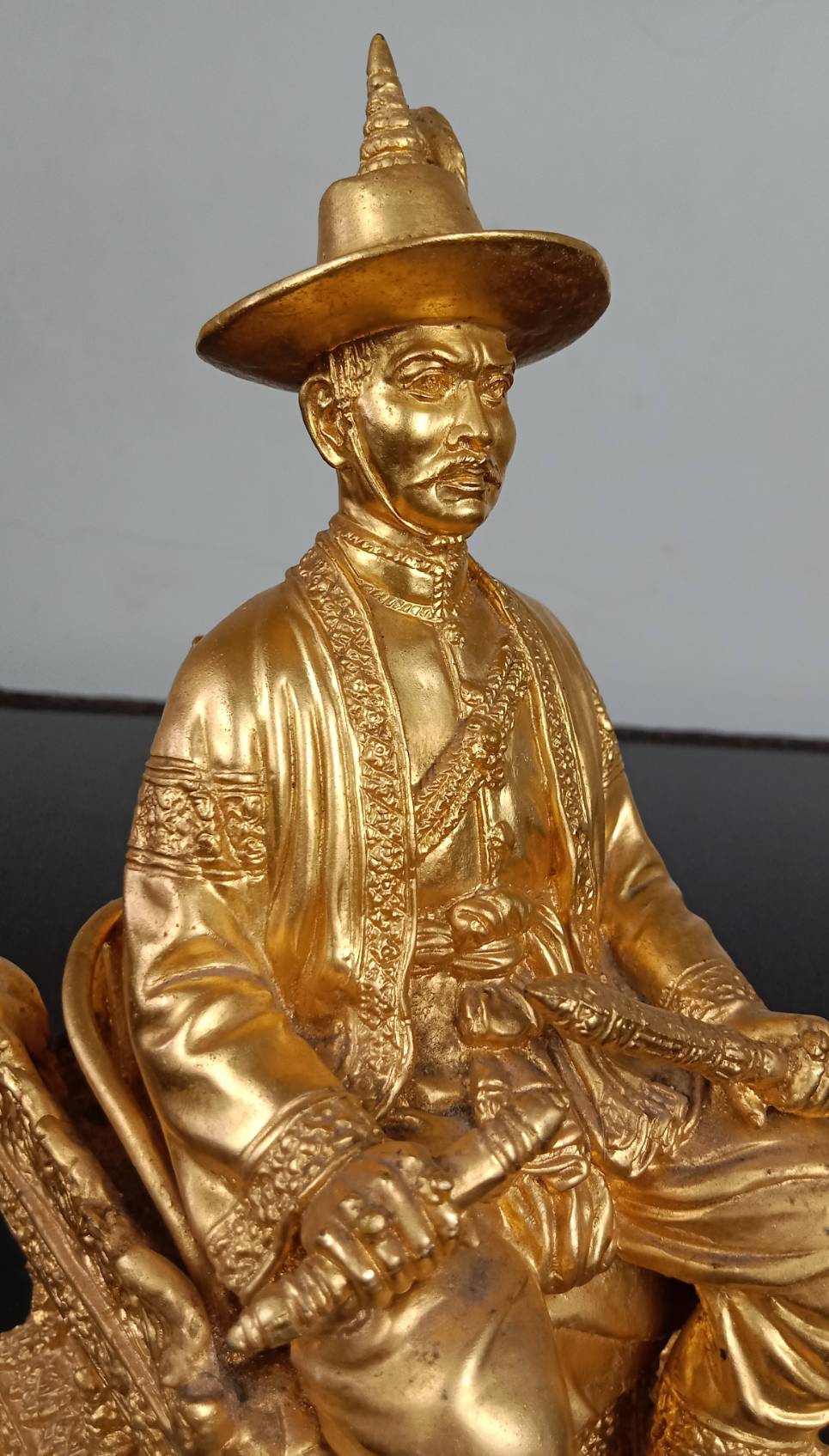 593.พระบรมรูปหล่อสมเด็จพระเจ้าตากสินมหาราช ทรงประทับนั่งบัลลังก์