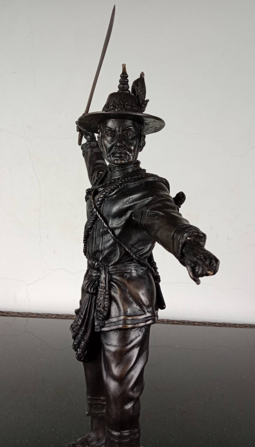 410.พระบรมรูปหล่อสมเด็จพระเจ้าตากสินมหาราช ทรงยืน