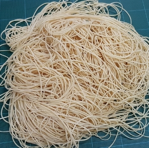 ยางเส้น สำหรับเครื่องบินพลังยางทำมาเฉพาะ ขายเป้นฟุต ตาคาต่อ 1ฟุต