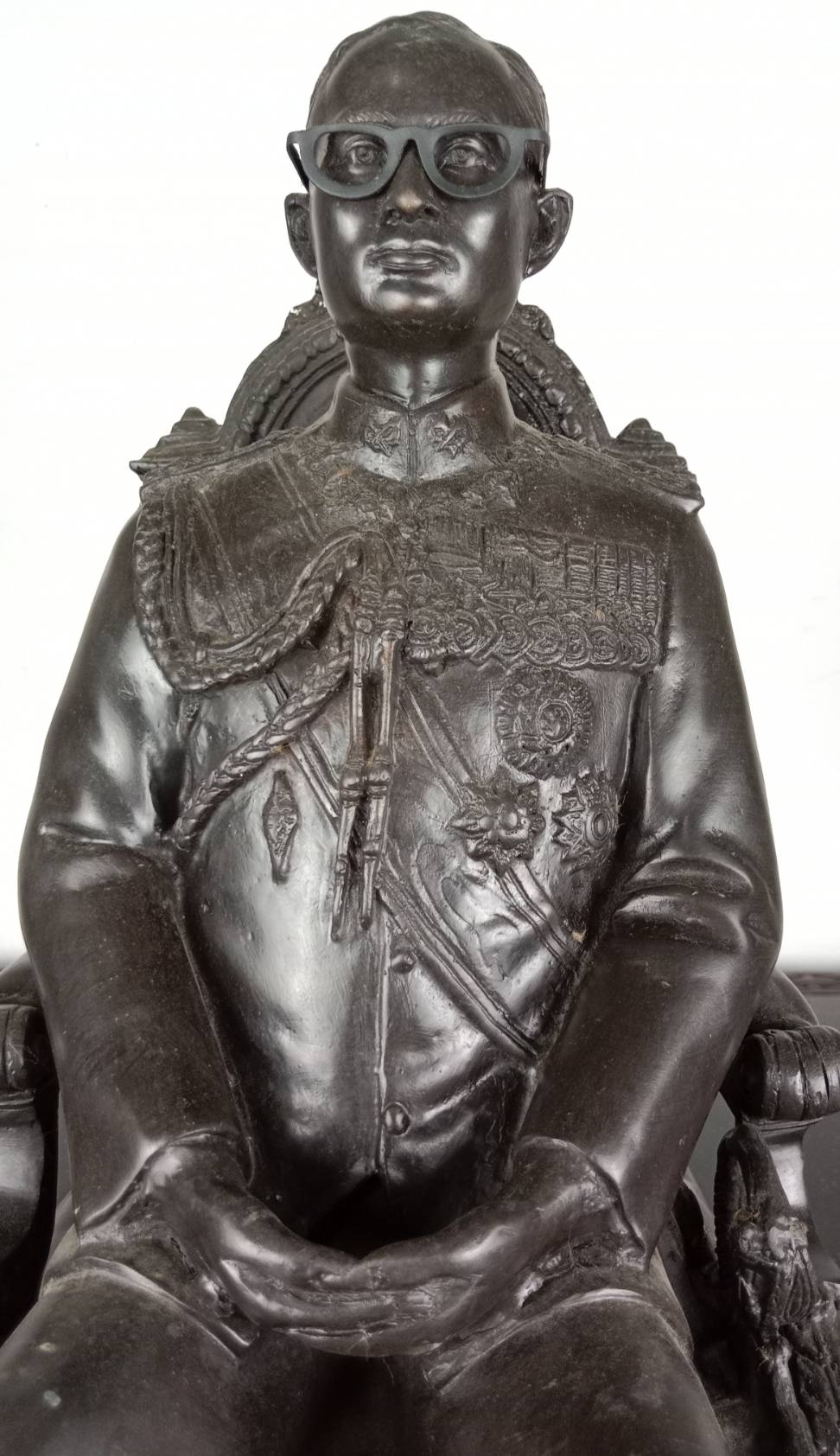 58.พระบรมรูปหล่อในหลวงรัชกาลที่9 พระบาทสมเด็จพระปรมินทรมหาภูมิพลอดุลยเดช ทรงประทับนั่งบัลลังก์