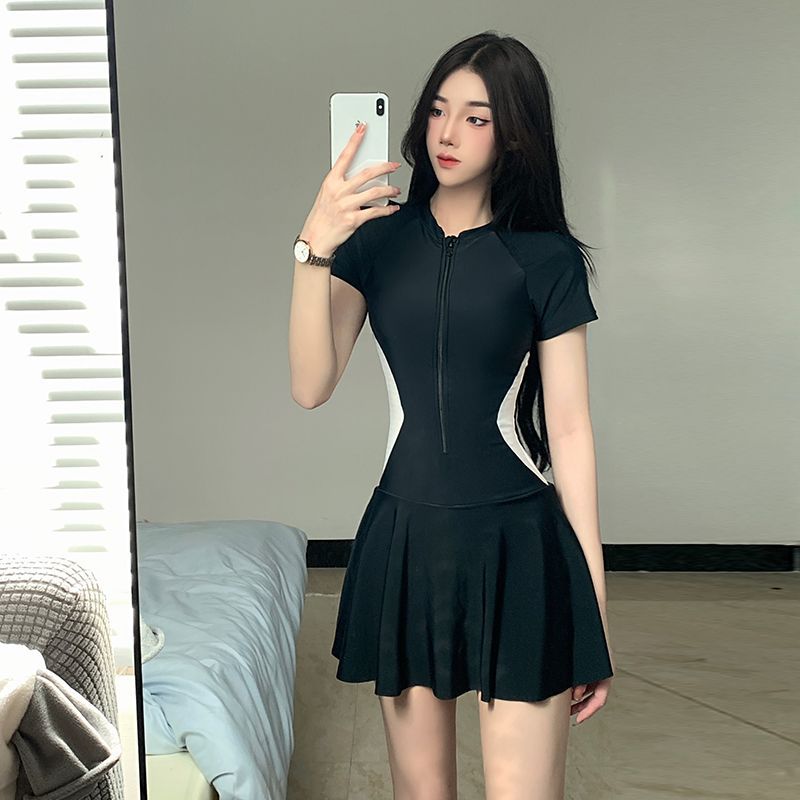 ชุดว่ายน้ำ แขนสั้น วันพีช รหัส SW68138 พร้อมส่งในไทย