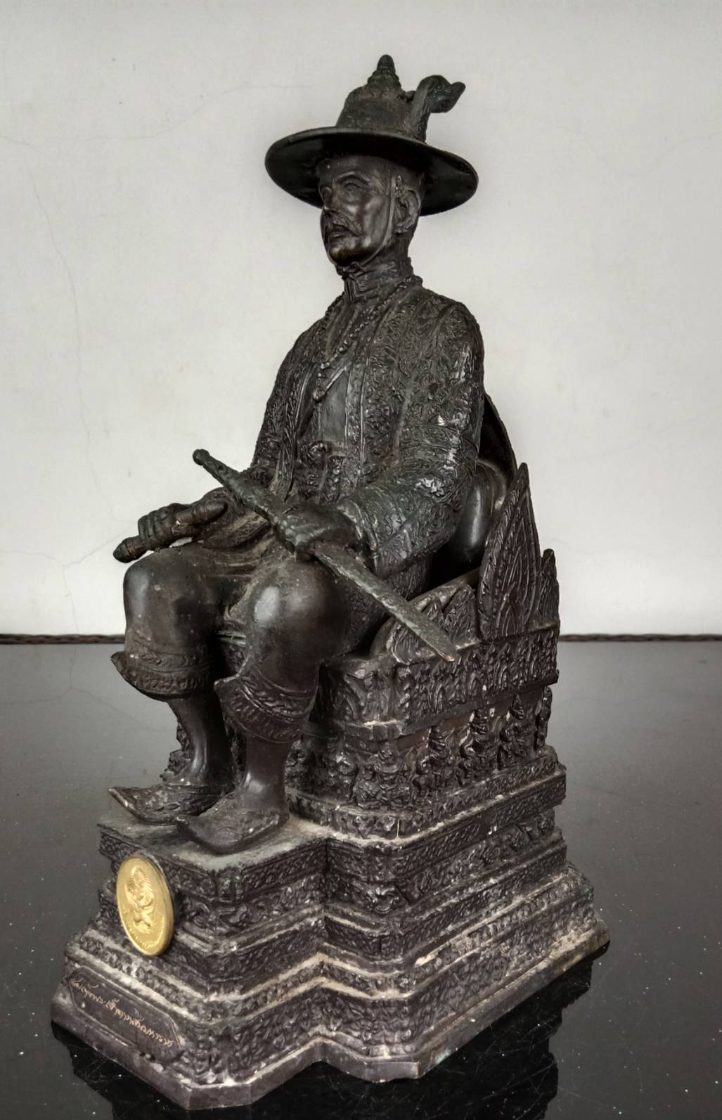 437.พระบรมรูปหล่อสมเด็จพระเจ้าตากสินมหาราช ทรงประทับนั่งบัลลังก์