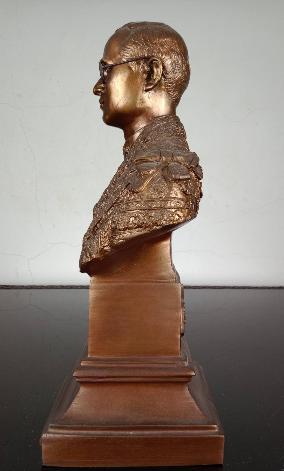 23.พระบรมรูปหล่อครึ่งพระองค์ในหลวงรัชกาลที่9 พระบาทสมเด็จพระปรมินทรมหาภูมิพลอดุลยเดช ฉลองพระองค์บรมราชภูษิตาภรณ์