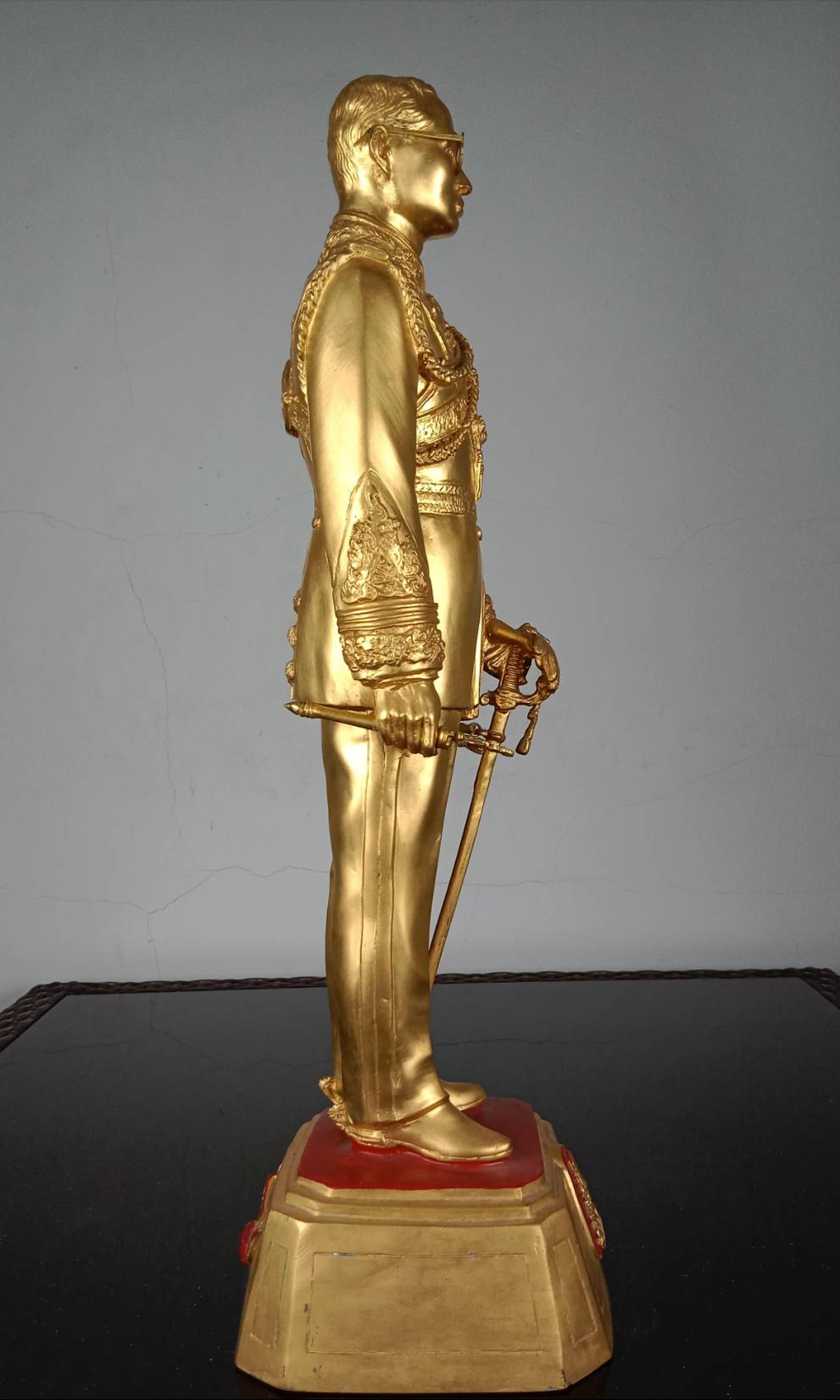 9.พระบรมรูปหล่อโลหะในหลวงรัชกาลที่9 พระบาทสมเด็จพระปรมินทรมหาภูมิพลอดุลยเดช(ทอง)