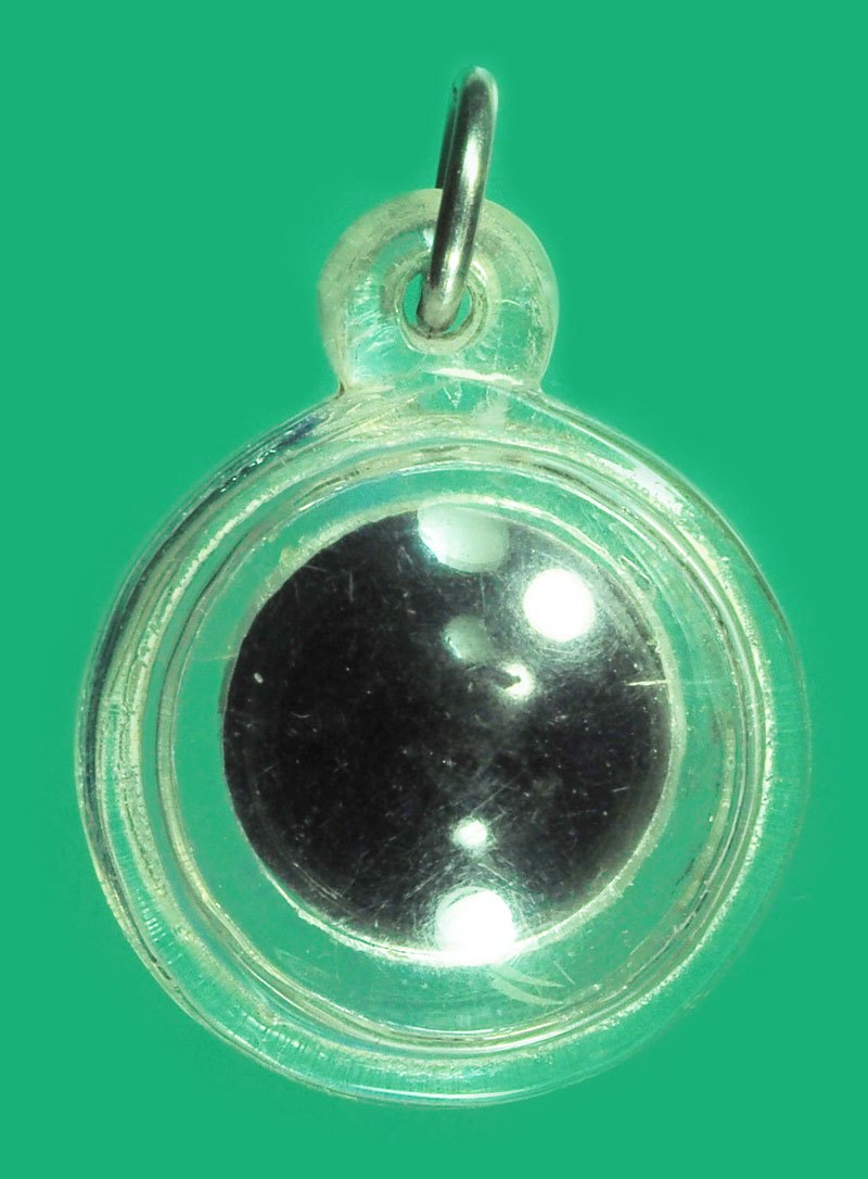 A5363 วัตถุมงคล ไม่แน่ใจ ว่าเป็นสีผึ้งหรือเปล่า เลี่ยมพลาสติกเก่าพอมี อายุ ไม่ทราบที่ 12