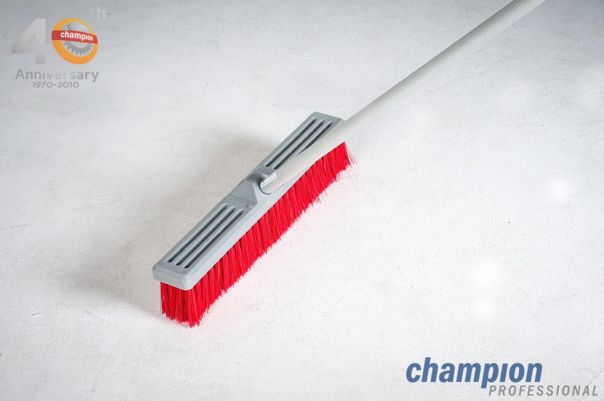 แปรงปัดพื้น/พรม Champion Professional