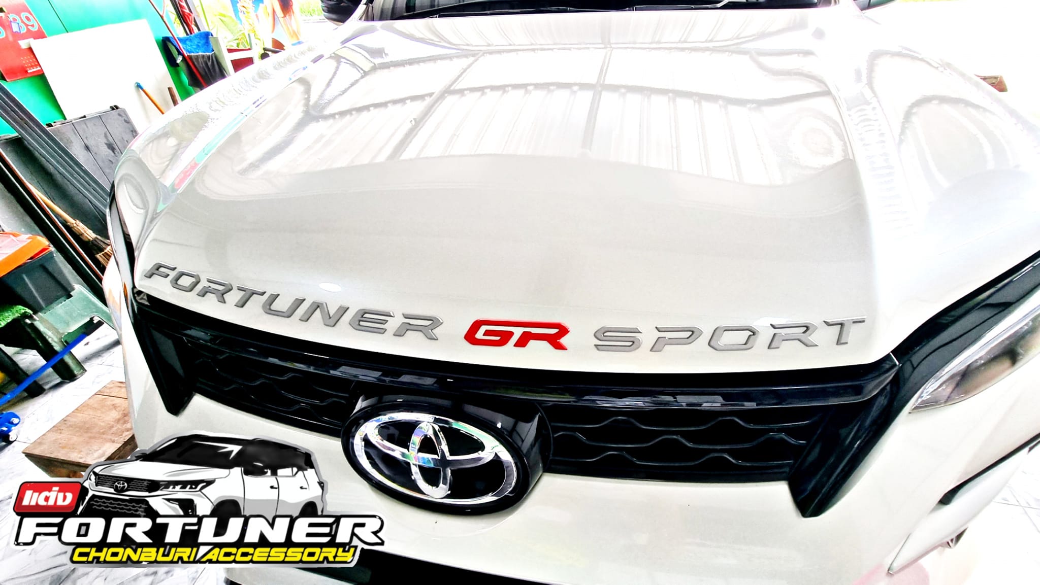 ตัวอักษรฝากระโปรงหน้า GRsport โตโยต้า ฟอร์จูนเนอร์