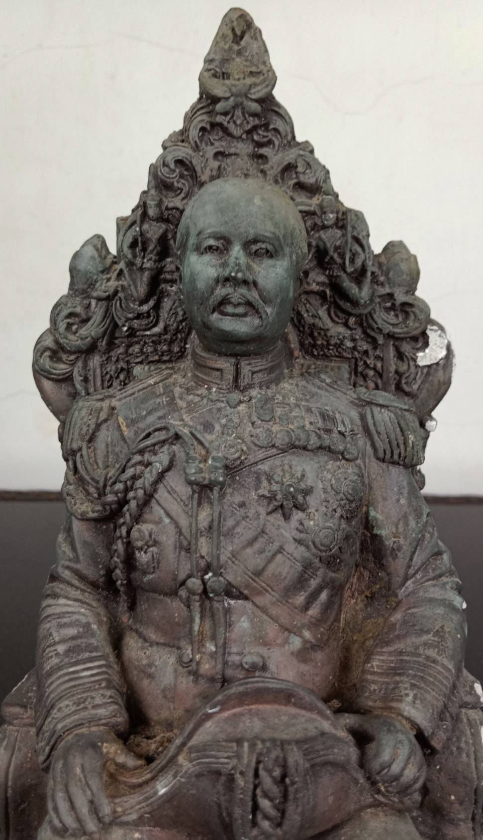 581.พระบรมรูปหล่อในหลวงรัชกาลที่ 5 พระบาทสมเด็จพระปรมินทรมหาจุฬาลงกรณ์ พระจุลจอมเกล้าเจ้าอยู่หัว ทรงประทับนั่งบัลลังก์