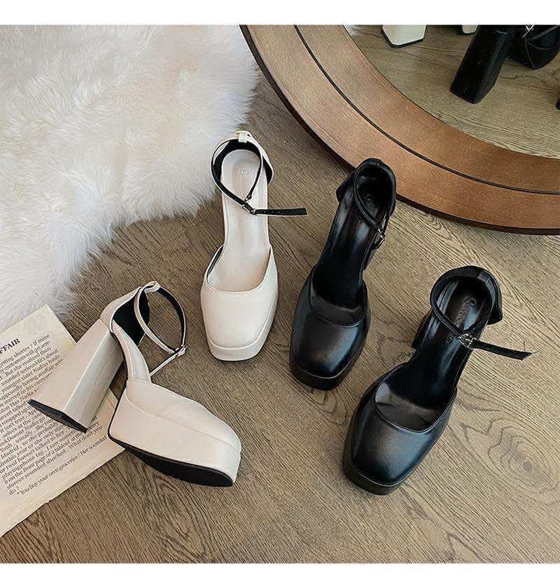 รองเท้าส้นสูง พื้นหนา รองเท้าบาร์บี้ สีเบจ สูง 5 นิ้ว รหัส SH901