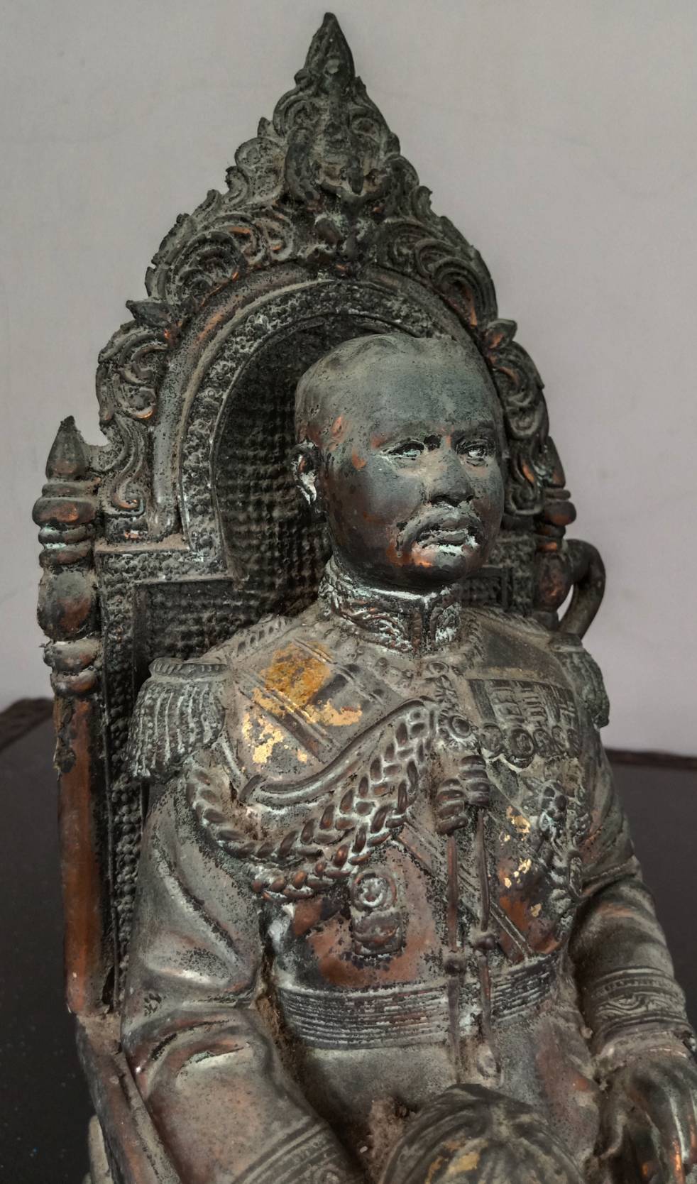 580.พระบรมรูปหล่อในหลวงรัชกาลที่ 5 พระบาทสมเด็จพระปรมินทรมหาจุฬาลงกรณ์ พระจุลจอมเกล้าเจ้าอยู่หัว ทรงประทับนั่งบัลลังก์