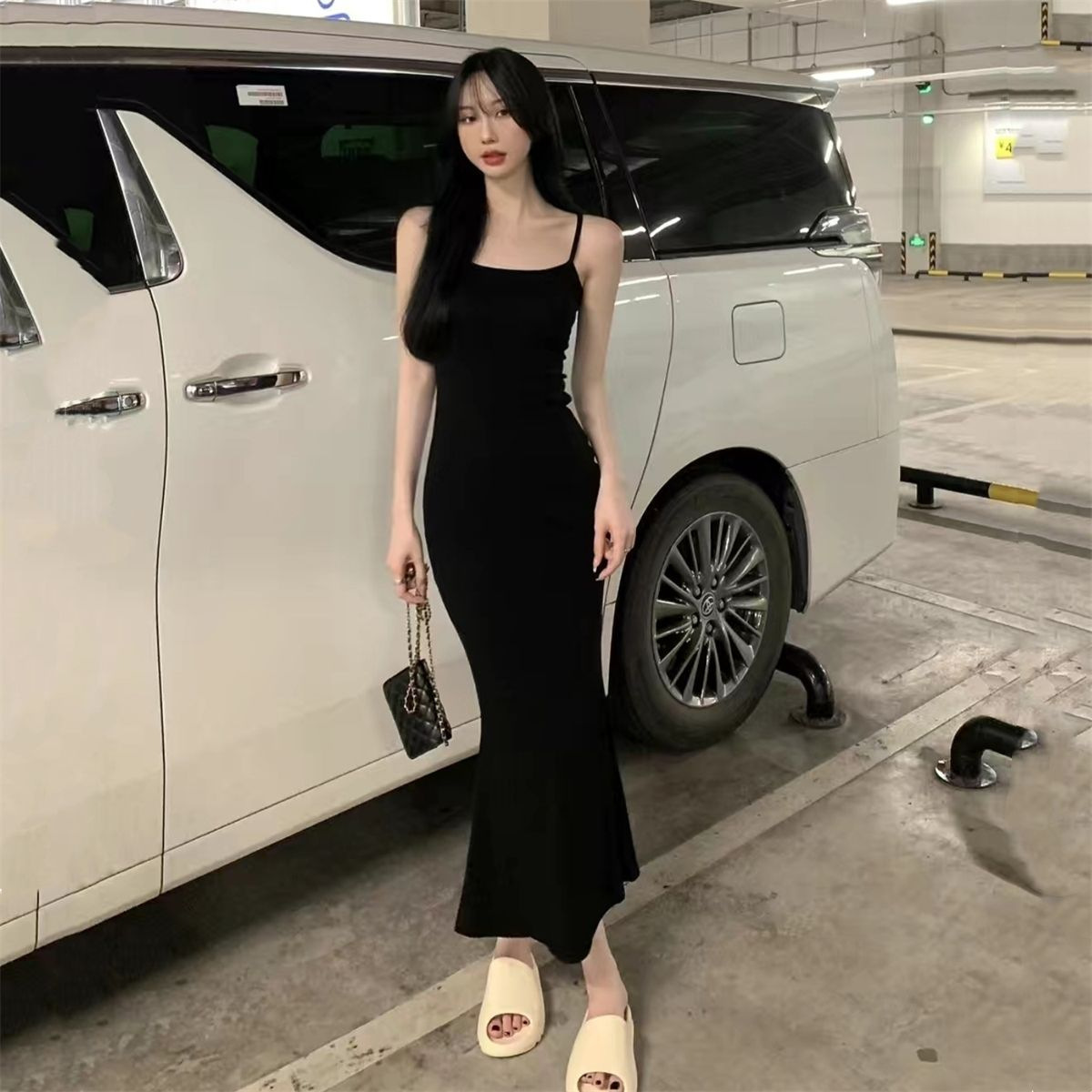 เดรสยาวสายเดี่ยว หางปลา ผ้าร่องยืด CN724