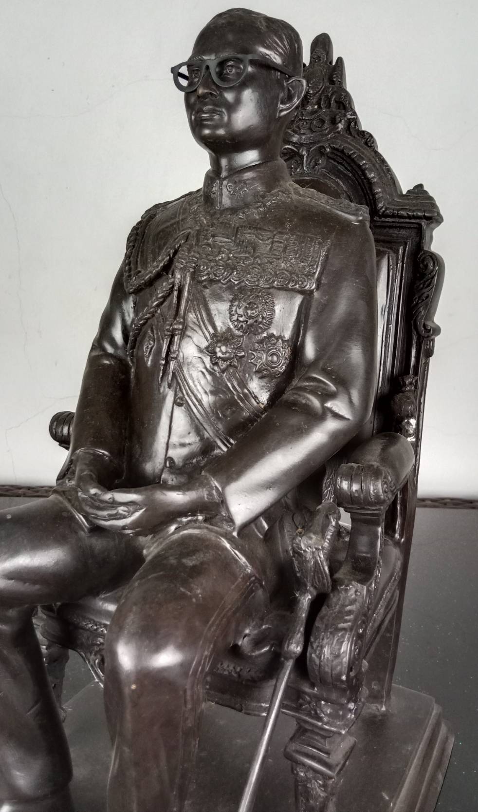 58.พระบรมรูปหล่อในหลวงรัชกาลที่9 พระบาทสมเด็จพระปรมินทรมหาภูมิพลอดุลยเดช ทรงประทับนั่งบัลลังก์