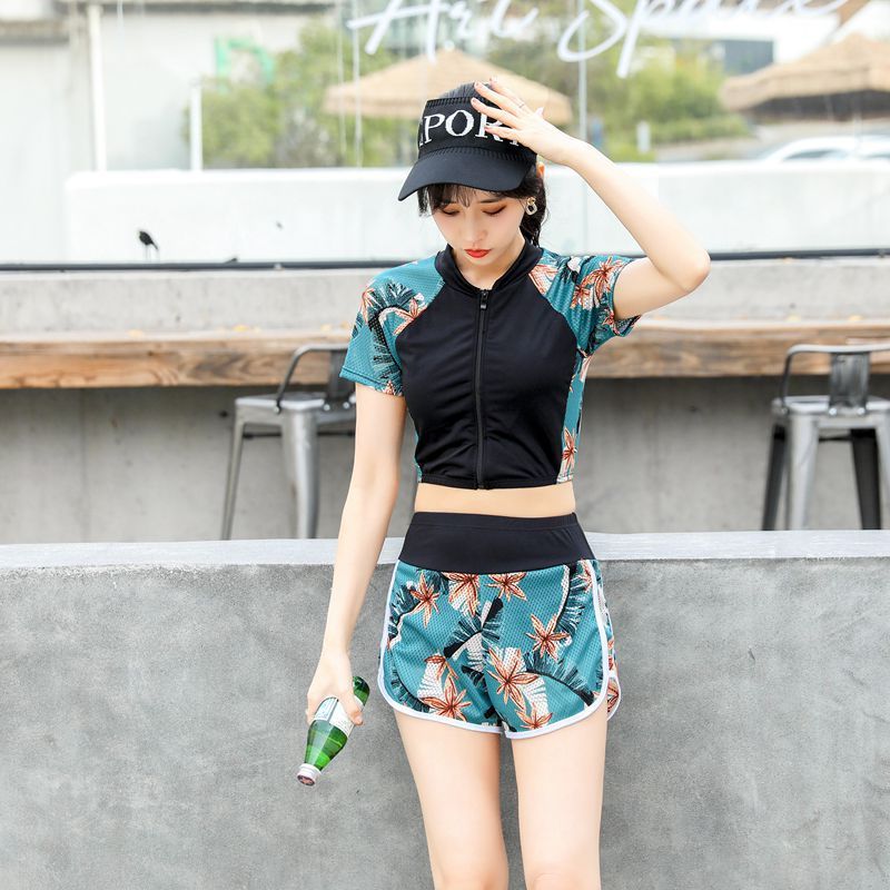 ชุดเล่นเซิร์ฟบอร์ด ชุดกีฬา ชุดเล่นน้ำ