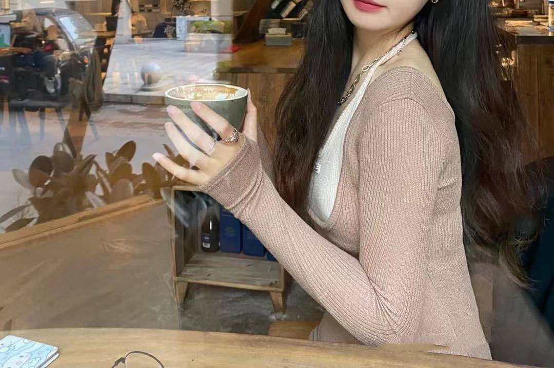 ชุดเดรส สายเดี่ยว แขนยาว 2 มิติ รหัส CN24819