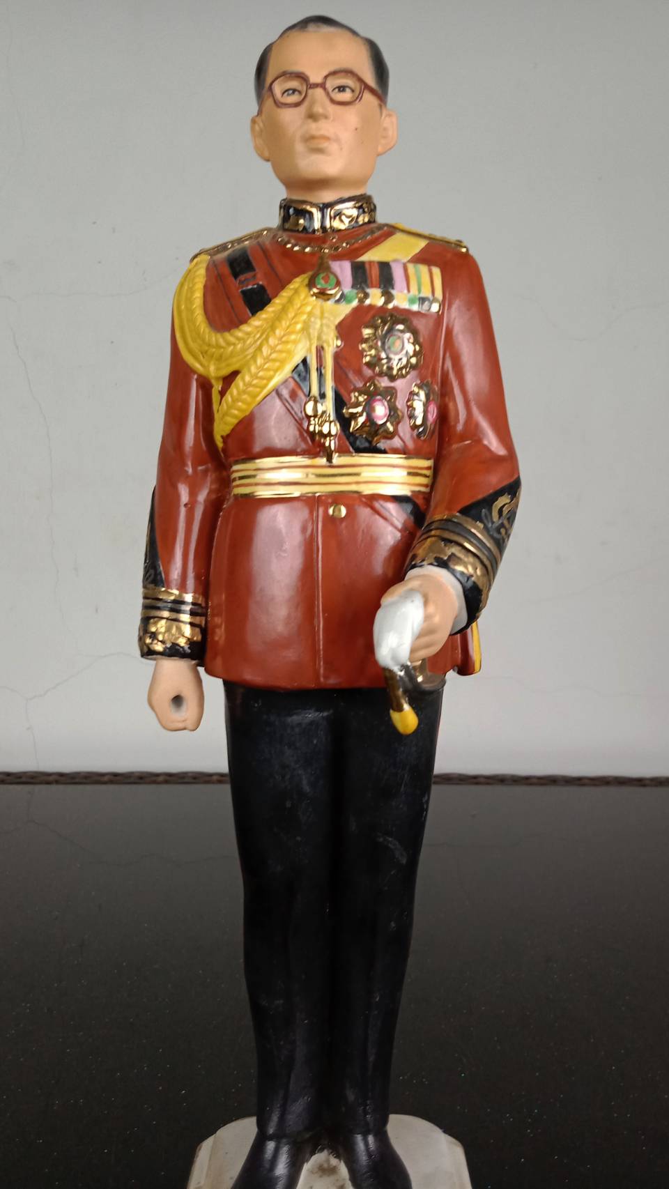 127.พระบรมรูปหล่อในหลวงรัชกาลที่9 พระบาทสมเด็จพระปรมินทรมหาภูมิพลอดุลยเดช ทรงยืนฉลองพระองค์ชุดทหารมหาดเล็ก(องค์เล็ก)