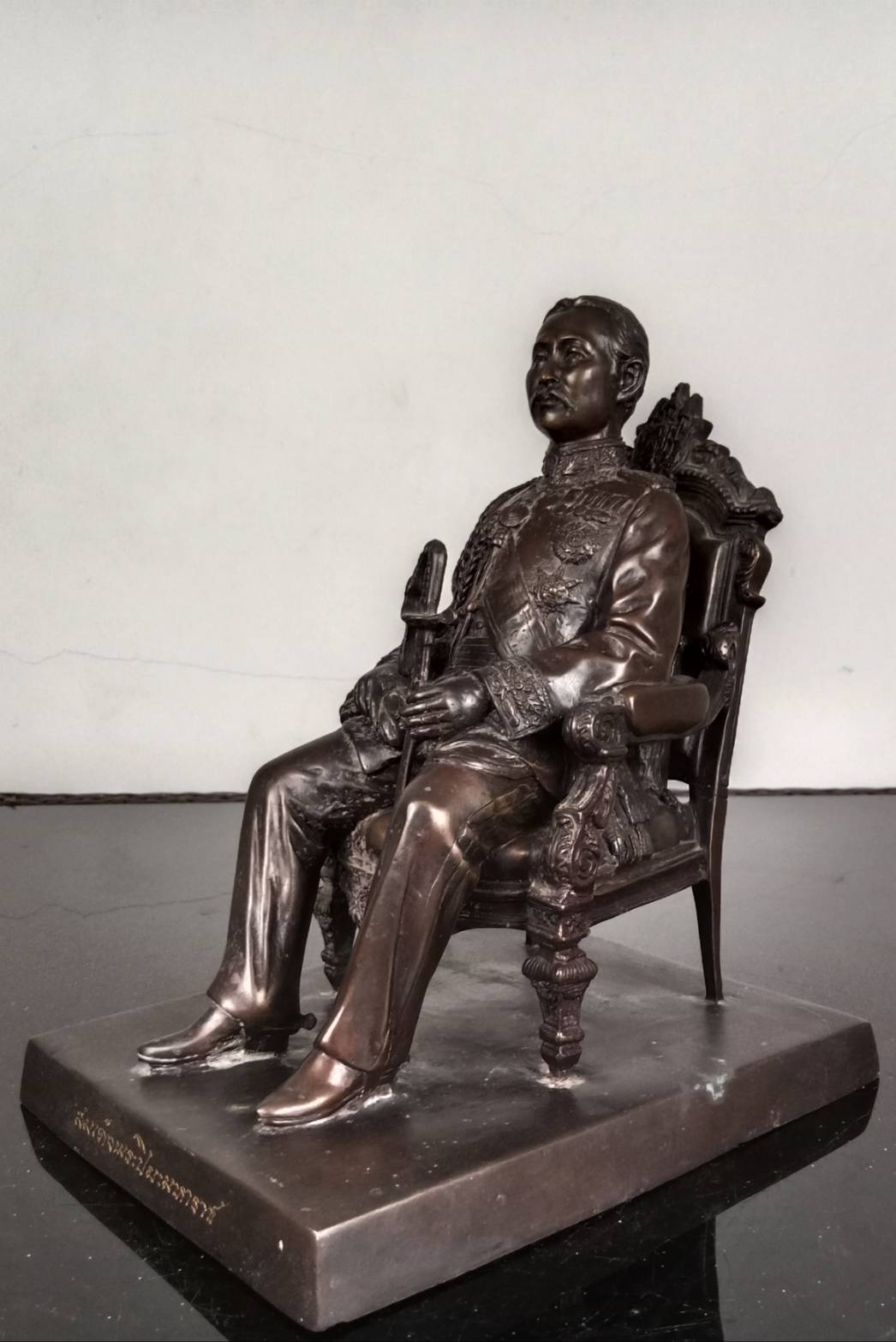 572.พระบรมรูปหล่อในหลวงรัชกาลที่ 5 พระบาทสมเด็จพระปรมินทรมหาจุฬาลงกรณ์ พระจุลจอมเกล้าเจ้าอยู่หัว ทรงประทับนั่งบัลลังก์