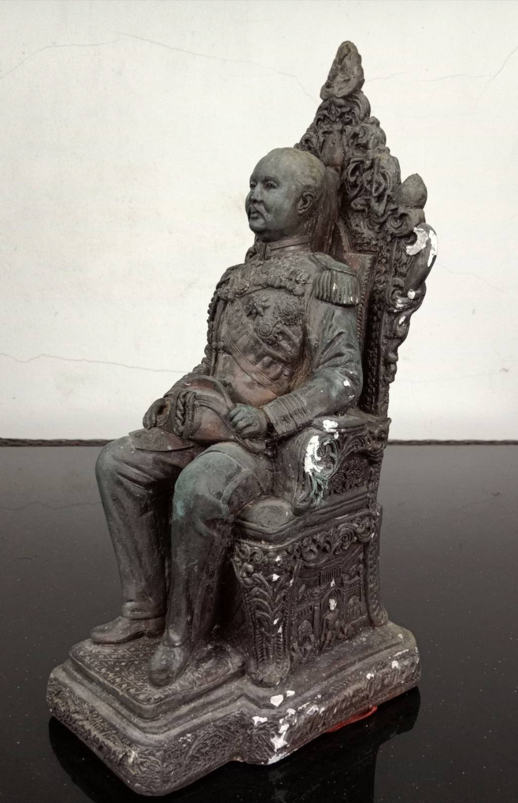 581.พระบรมรูปหล่อในหลวงรัชกาลที่ 5 พระบาทสมเด็จพระปรมินทรมหาจุฬาลงกรณ์ พระจุลจอมเกล้าเจ้าอยู่หัว ทรงประทับนั่งบัลลังก์