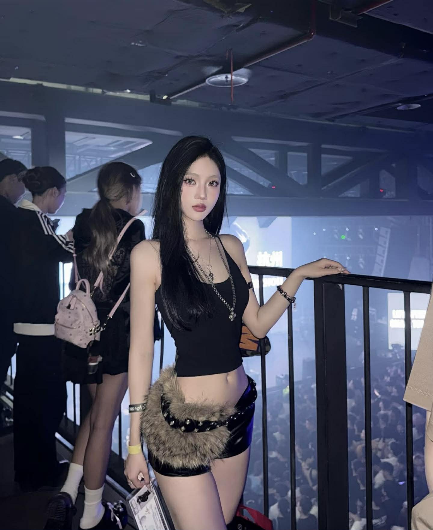 เข็มขัด คาวบอย แต่งขนนุ่มฟู ยอดฮิต พร้อมส่งในไทย