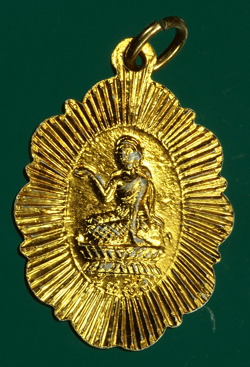 B2808 ล็อกเก็ตพระประจำวัน หลังนางกวัก ไม่ทราบที่และปีสร้าง 4