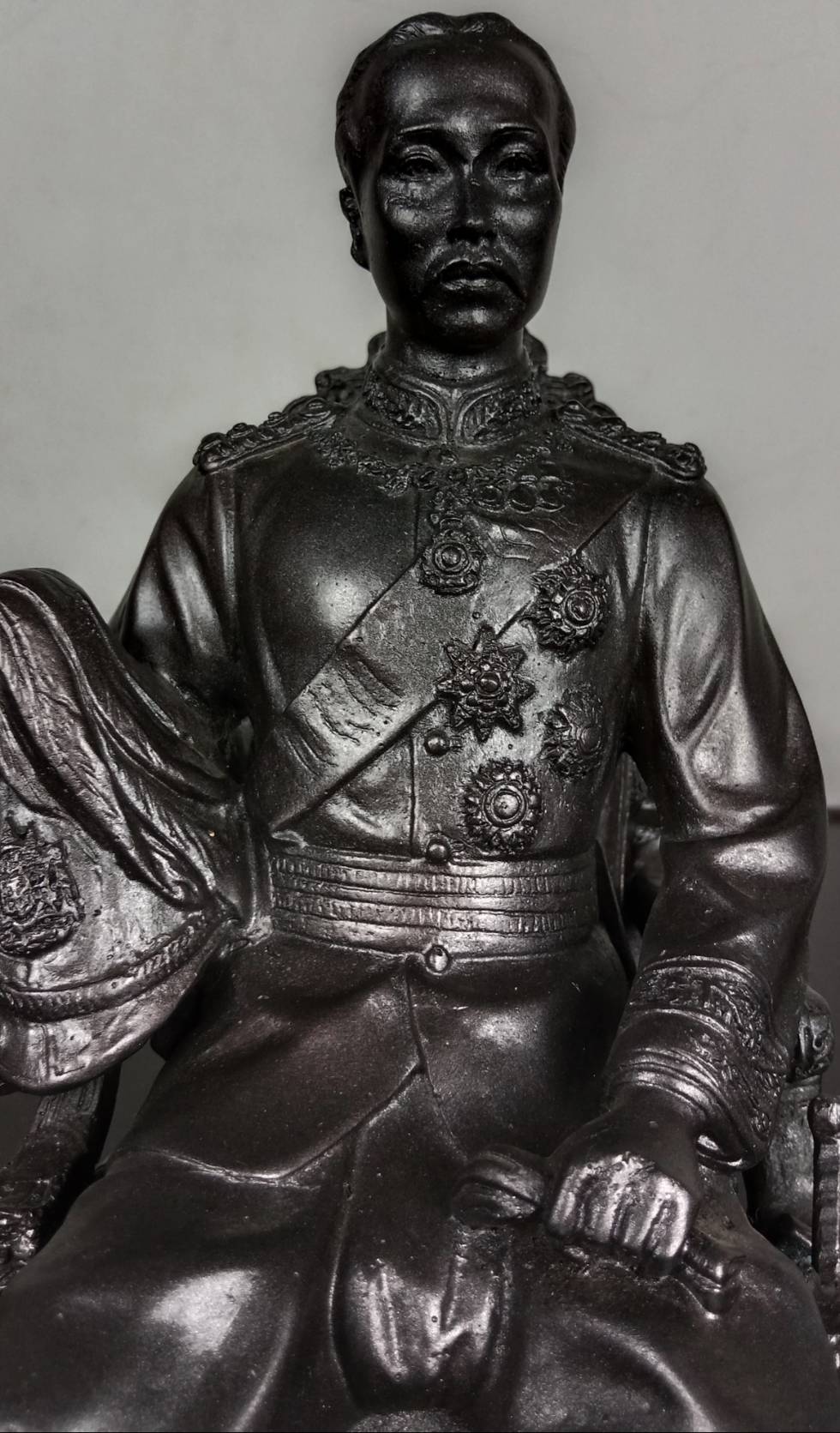 550.พระบรมรูปหล่อในหลวงรัชกาลที่ 5 พระบาทสมเด็จพระปรมินทรมหาจุฬาลงกรณ์ พระจุลจอมเกล้าเจ้าอยู่หัว ทรงประทับนั่งบัลลังก์