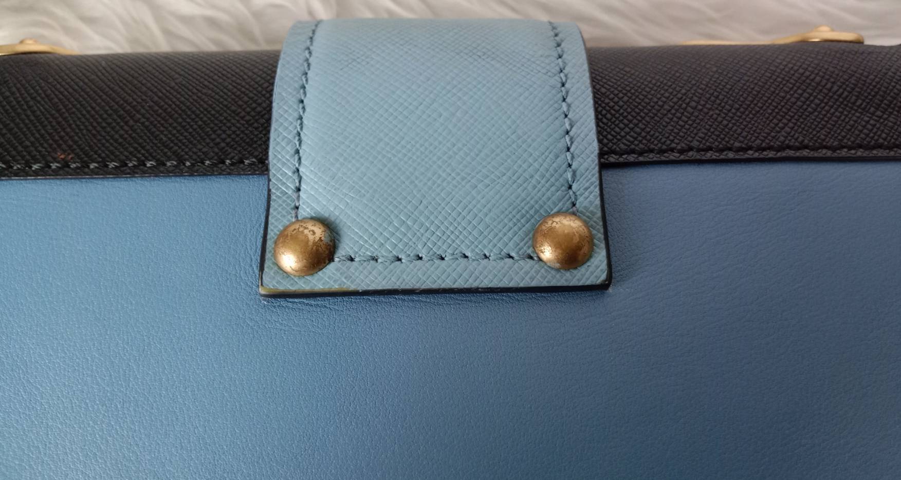 กระเป๋า PRADA Saffiano Shoulder Bag Saffiano leather Blue Gold Auth ar12338A Golden