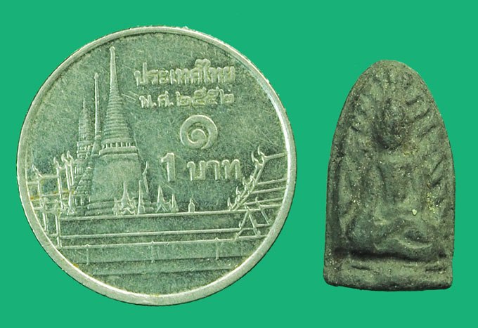 A5233 พระรอด เนื้อดินเก่า ไม่ทราบที่และปีสร้าง 3