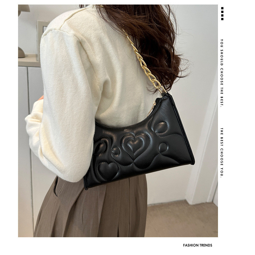 กระเป๋าเย็บลายเส้น หัวใจนูน สายสะพายโซ่ Bag1012