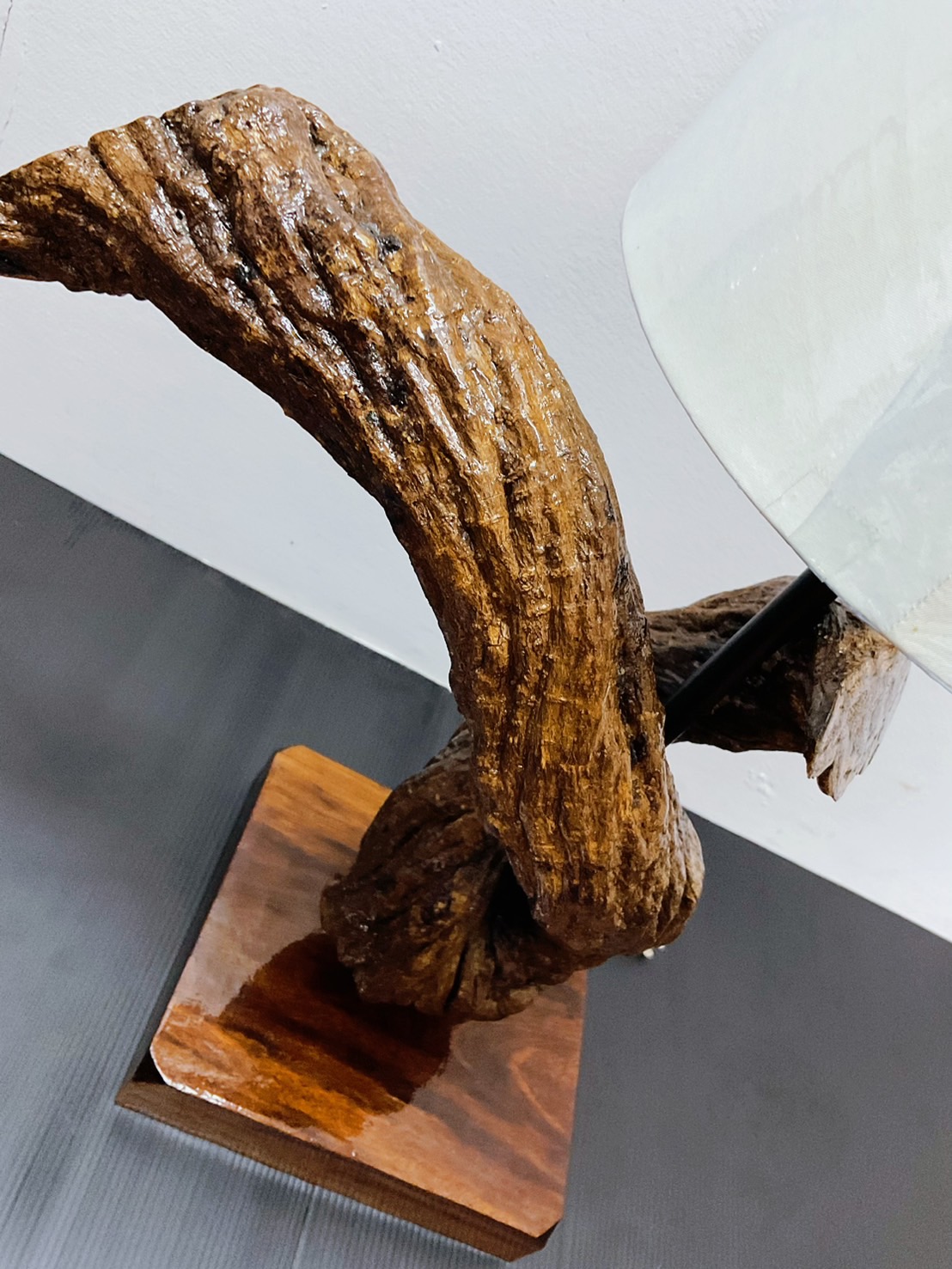 โคมไฟตั้งโต๊ะ แก่นรากไม้ สินค้า Handmade มีชิ้นเดียว Table lamp WOOD LED E27X1