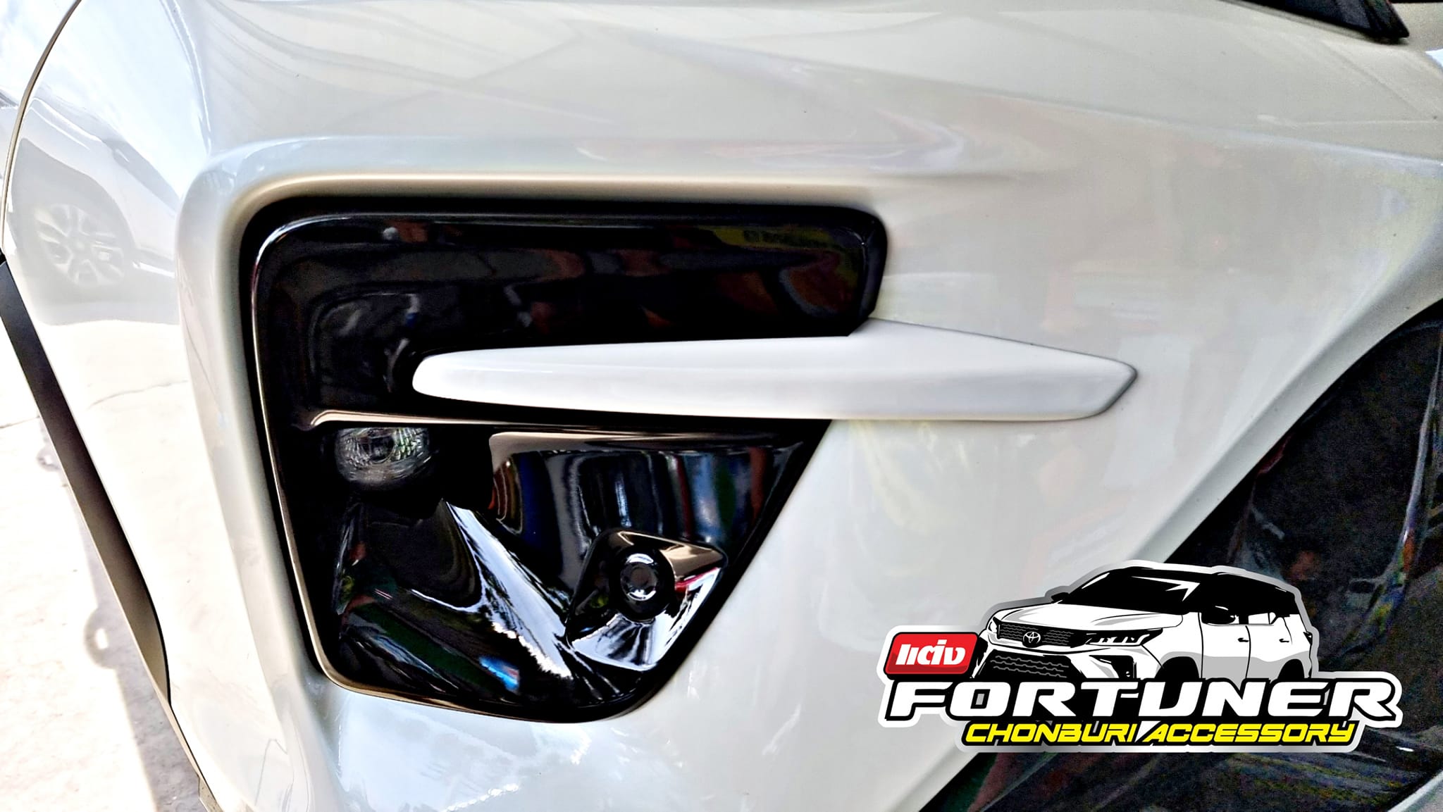 ครอบไฟตัดหมอก GRsport โตโยต้า ฟอร์จูนเนอร์