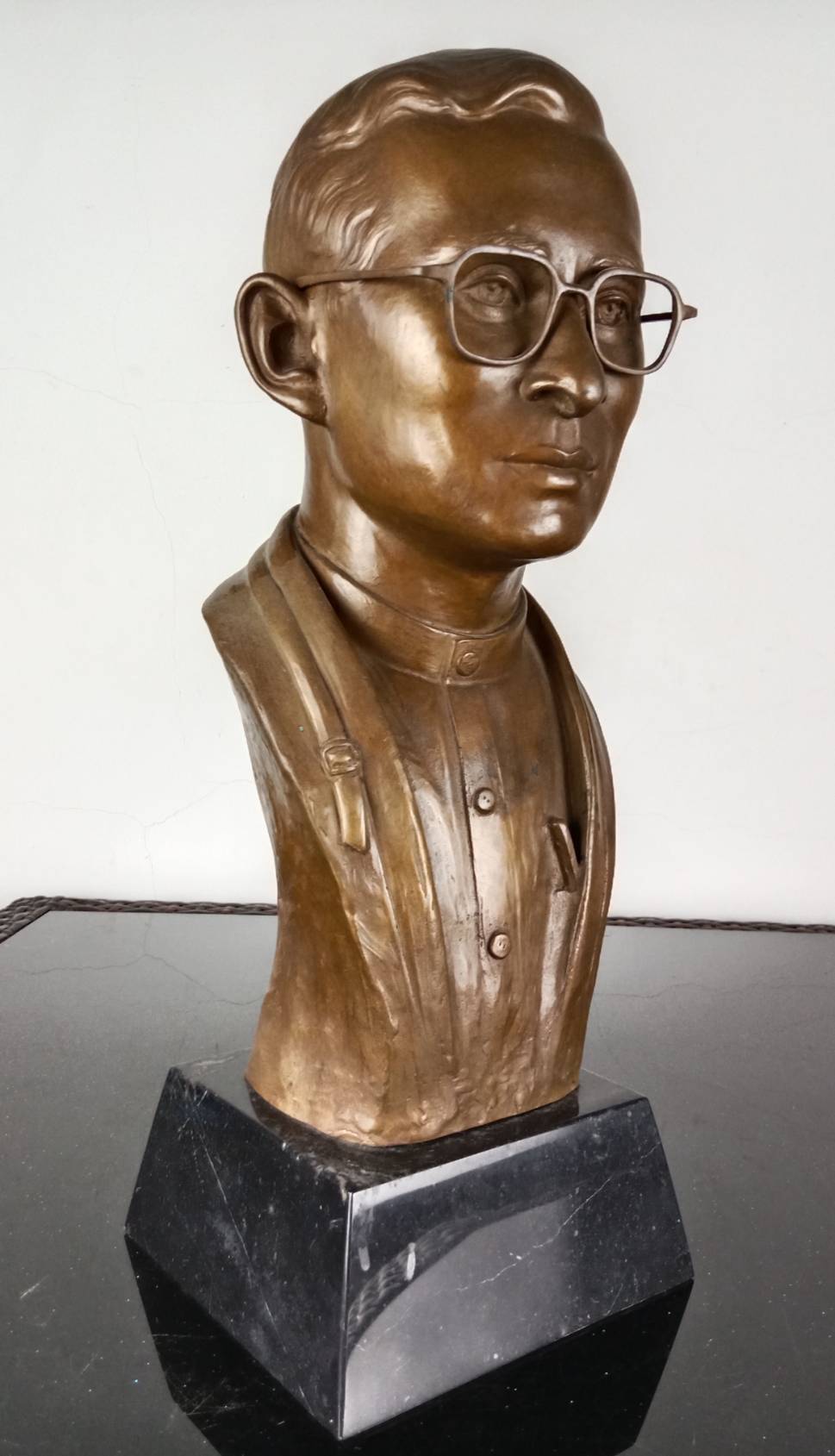 43.พระบรมรูปหล่อครึ่งพระองค์ในหลวงรัชกาลที่9 พระบาทสมเด็จพระปรมินทรมหาภูมิพลอดุลยเดช