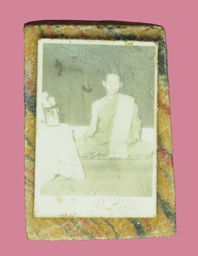 A1164 พระสมเด็จสายรุ้ง หลังรูปถ่าย ไม่ทราบที่และปีสร้าง เนื้อผงน้ำมัน 9