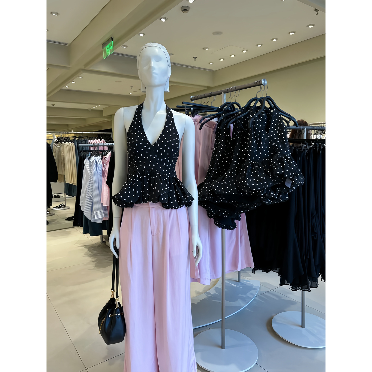 ส่งด่วนในไทย เสื้้อสายเดี่ยว บอลลูน ลายจุด สไตล์เกาหลี พร้อมส่ง CN7562