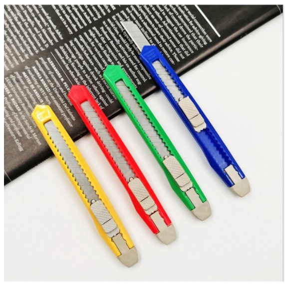 คัตเตอร์ ( 1 แพ็ค ) คละเเพ็คเกจส่ง